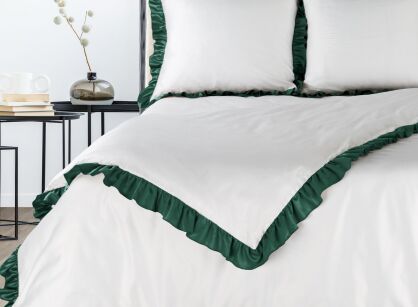 Pościel bawełniana 220x200 ELIZA biała zdobiona ozdobną ciemno zieloną falbanką z kolekcji Nova Style