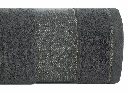 Ręcznik bawełniany 50x90 NESSY stalowy szeroką żakardową bordiurą w geometryczny wzór przetykaną błyszczącą nicią