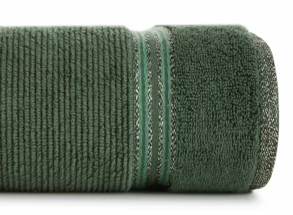 Ręcznik 70x140 FILON ciemna zieleń zdobiony bordiurą w prążki z połyskującą srebrną nicią