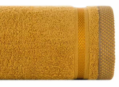 Ręcznik bawełniany 100x150 ABBIE ciemny żółty z żakardową błyszczącą bordiurą w pasy z delikatną krateczką