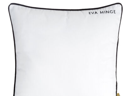 Poszewka welwetowa 45x45 EVA 13 Eva Minge biała z lamówką czarną i ozdobnym logo