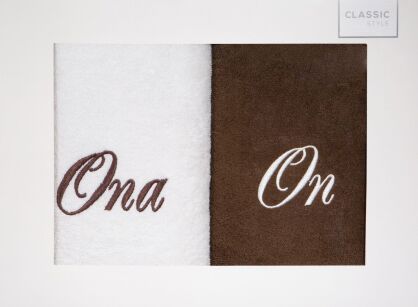 Komplet ręczników ON ONA kremowe brązowe haftowane w kartonowym pudełku 2x50x90