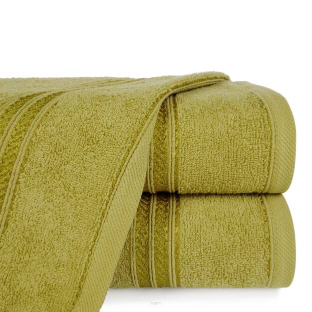 Ręcznik bawełniany 70x140 LORI oliwkowy z delikatną bordiurą z błyszczącą nicią