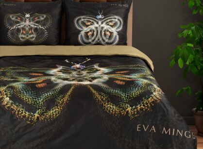 Pościel z makosatyny 220x200 EVA 11 Eva Minge czarna beżowa z kolorowym nadrukiem motyla i napisami projektantki
