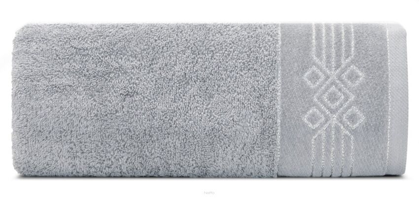 Ręcznik bawełniany 50x90 KAMELA srebrny z bordiurą z geometrycznym srebrnym ornamentem