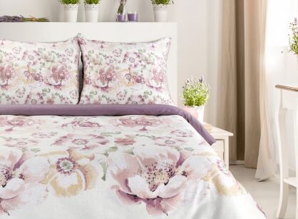 Pościel satynowa 140x200 SPRING 27 biała z romantycznym wzorem różowo fioletowych kwiatów z kolekcji Classic