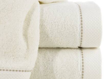 Ręcznik bawełniany 50x90 DAISY kremowy z bordiurą z kontrastowym przeszyciem