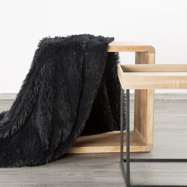 Koc na fotel futrzany 70x160 TIFANY 1 czarny jednokolorowy puszysty z kolekcji Design 91