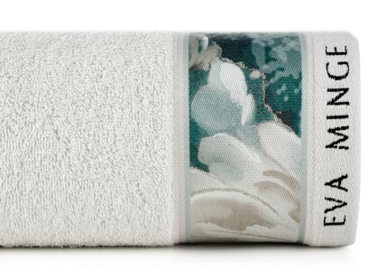 Ręcznik 50x90 EVA 4 Eva Minge biały zdobiony drukowaną bordiurą z miętowym wzorem malarskich kwiatów