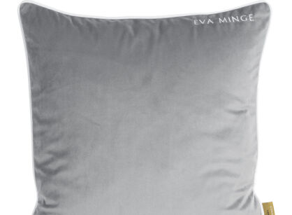 Poszewka welwetowa 45x45 EVA 12 Eva Minge srebrna z lamówką białą i ozdobnym logo