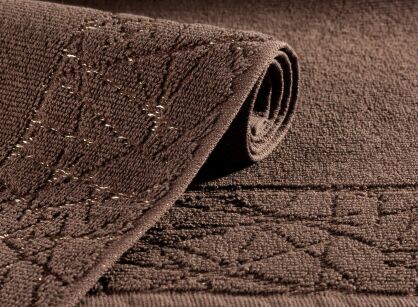 Dywanik bawełniany 50x70 NIKA brązowy z geometrycznym wzorem z błyszczącą nicią